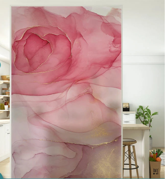 Fönsterfilm med rosa marmormönster