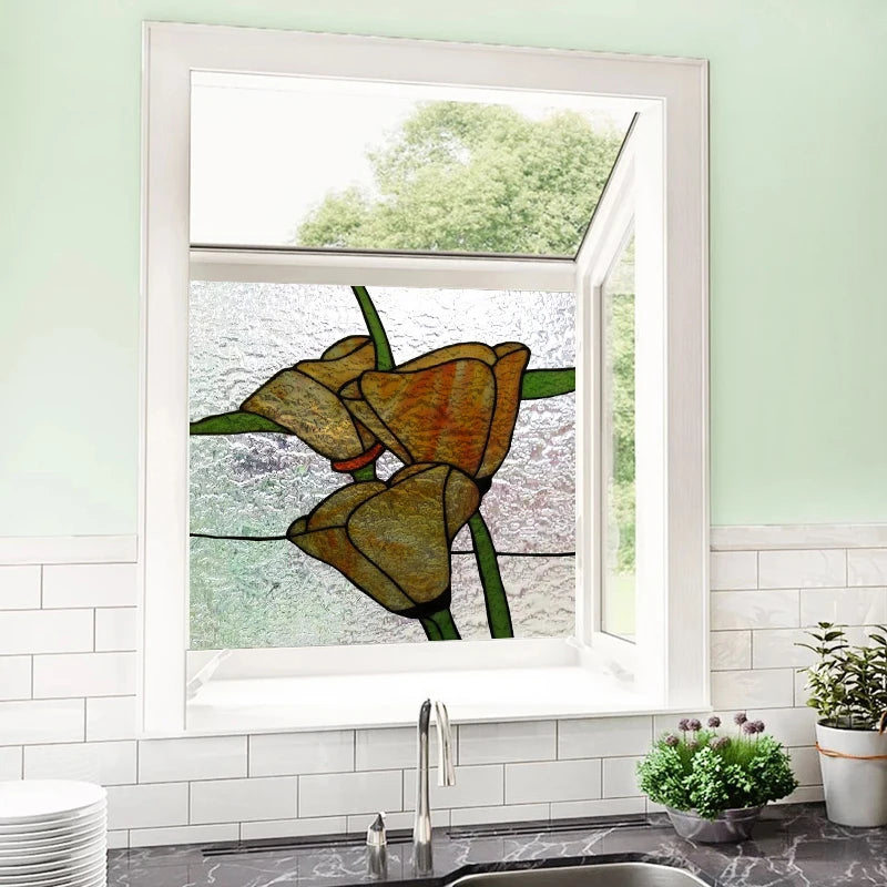 Fönsterfilm med gyllene blommotiv