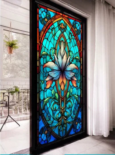 Fönsterfilm med gotisk blyinfattad glasdesign