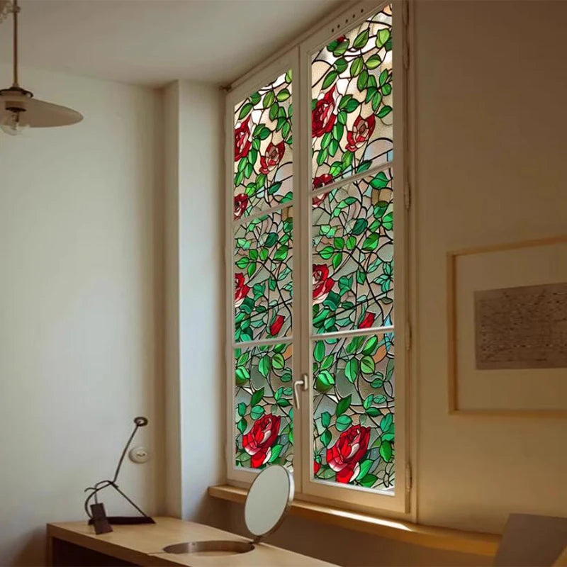 Fönsterfilm med vackra rosor i blyinfattat glas