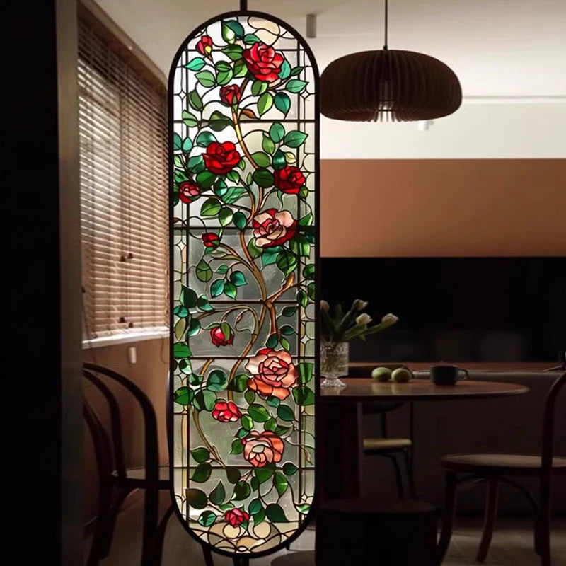 Fönsterfilm med vackra rosor i blyinfattat glas