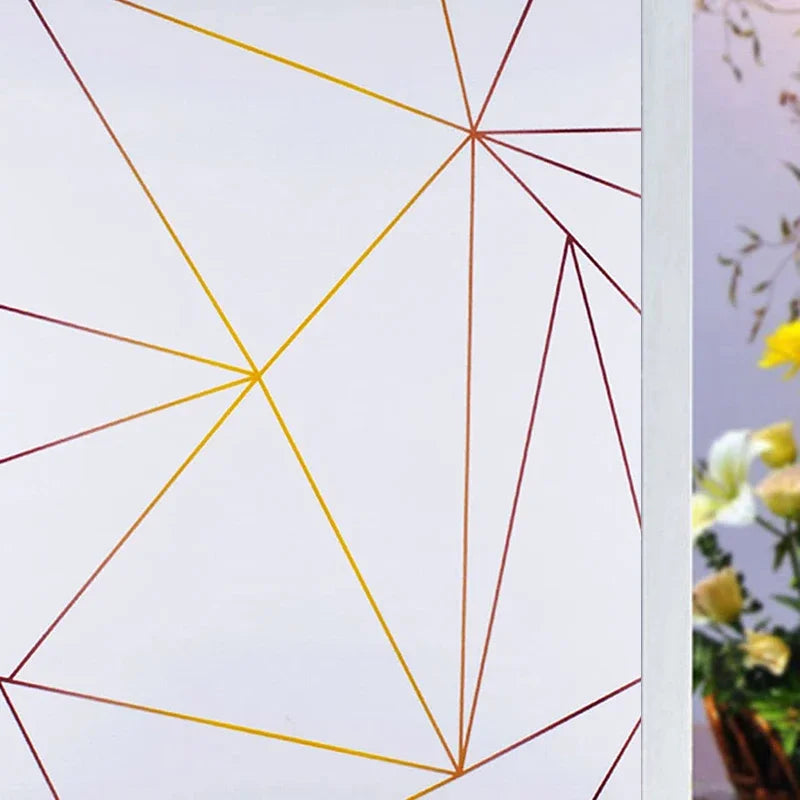 Fönsterdekor med geometriska mönster och frostad bakgrund